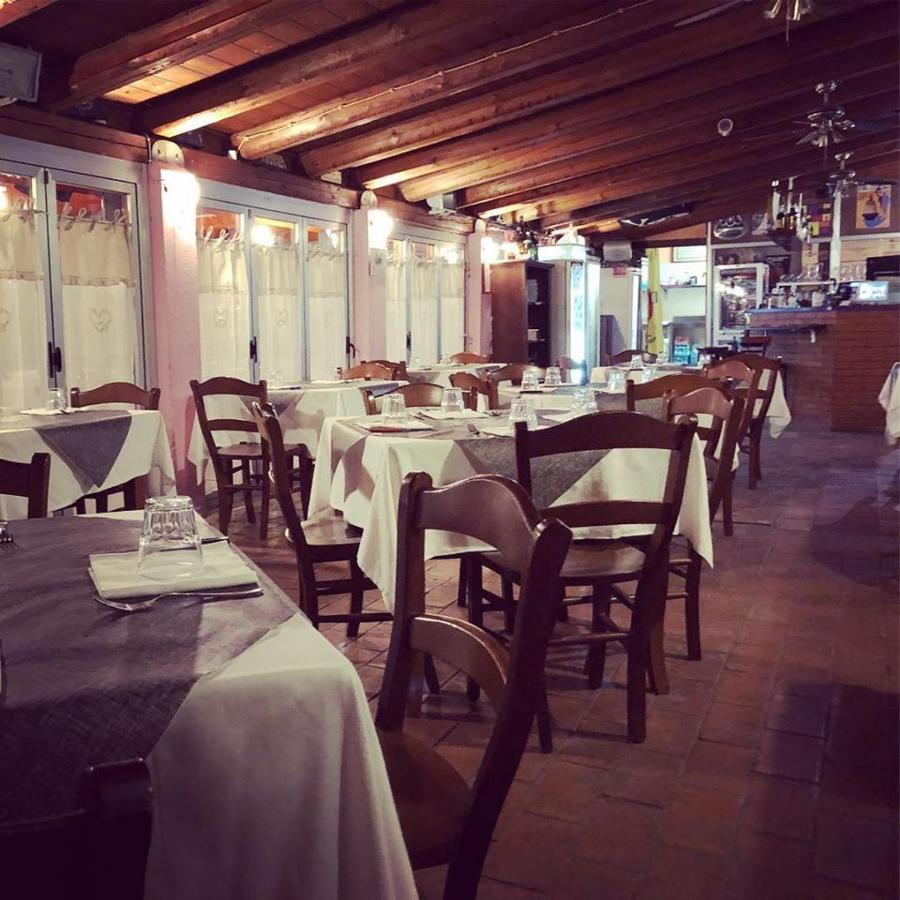 Locanda Del Tavolo Matto Potenza Picena Exteriör bild