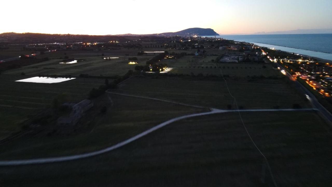 Locanda Del Tavolo Matto Potenza Picena Exteriör bild
