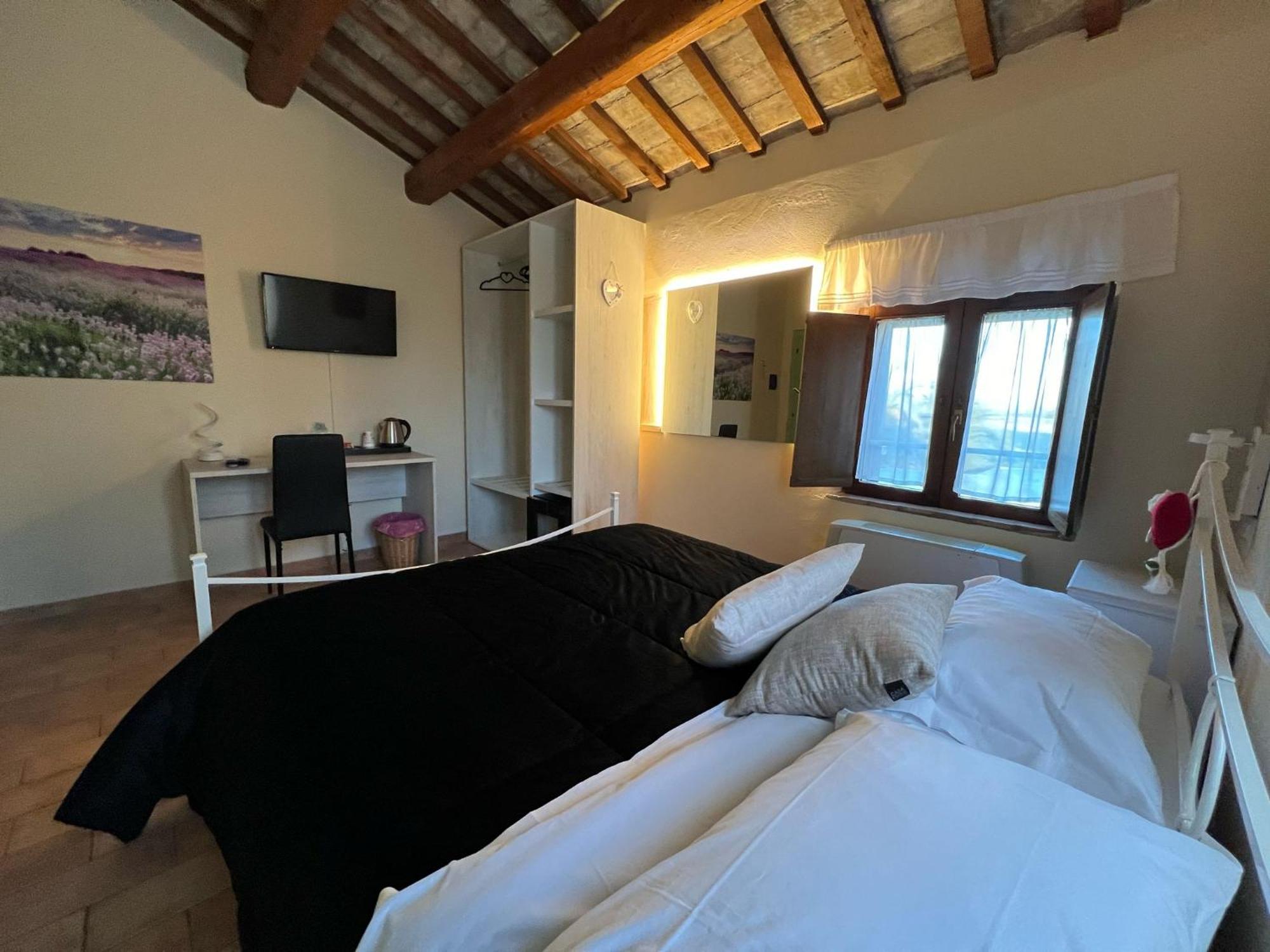 Locanda Del Tavolo Matto Potenza Picena Exteriör bild